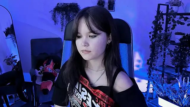 Elainebeness Adlı Modelin Canlı XXX Sohbeti