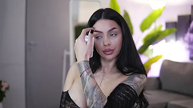 XXX chat uživo modela Ivy_Trix