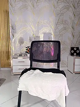 Nala_OMG Chat XXX in diretta