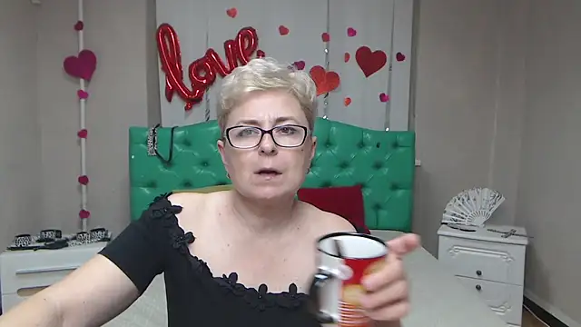 Онлайн чат XXX EmiliaGree