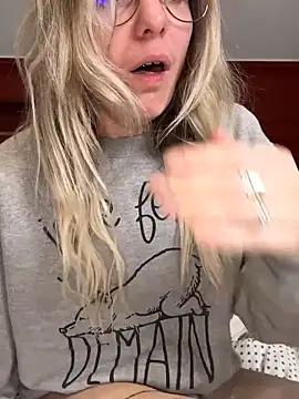 carlaaa 现场XXX聊天