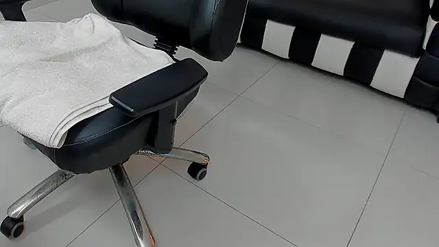 Mia_Curvyy Live XXX-Chat