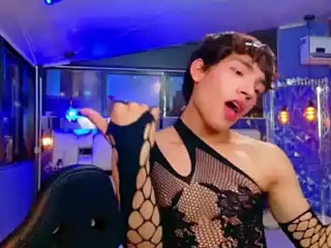 IsaacNovaa webcam show