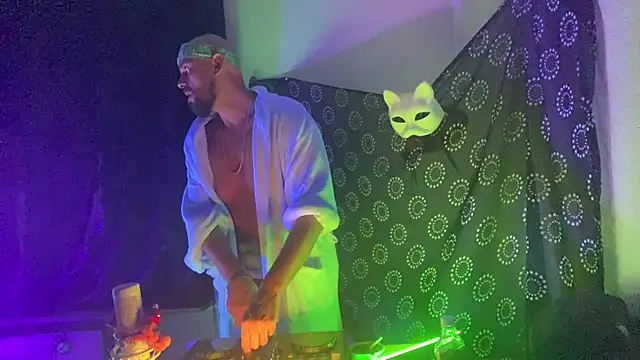 Guyst049 élő XXX-chatje