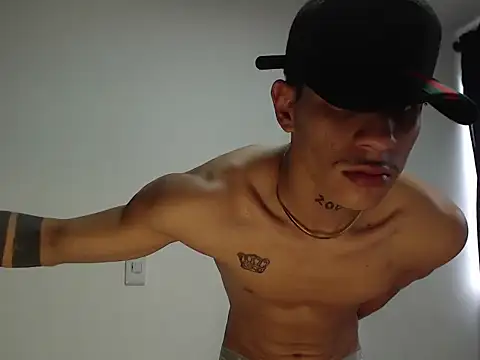 ethanchamo's Live XXX Chat