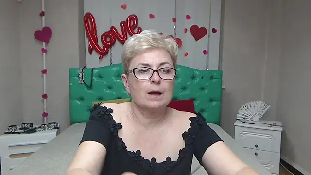 EmiliaGree Live XXX Chat