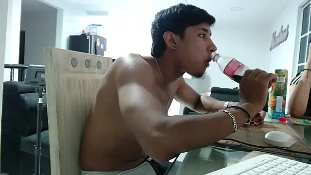 JacksonCooper1 Adlı Modelin Canlı XXX Sohbeti