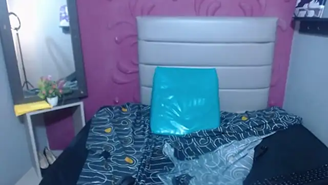 casandraroberthrs707 Live XXX Chat