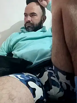 hairyandbigmann Show in webcam