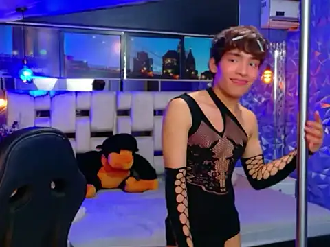 IsaacNovaa Live XXX Chat