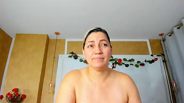 XXX chat uživo modela Heidy_milf