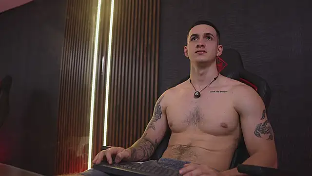 JacksonOlsenn Chat XXX in diretta