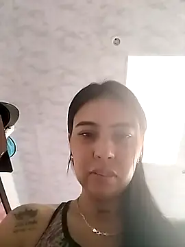 EmmaSplycer02's Live XXX Chat