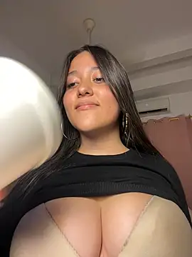 Chatroom XXX en direct de Nhefertary