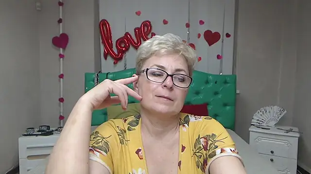EmiliaGree – Naživo XXX chat