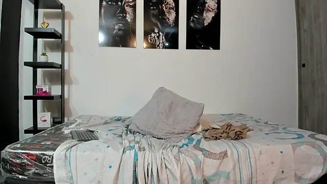 TedyX99: διαδικτυακό σόου στην κάμερα