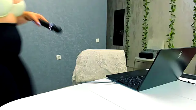 Živý XXX chat Yesss_Lilith