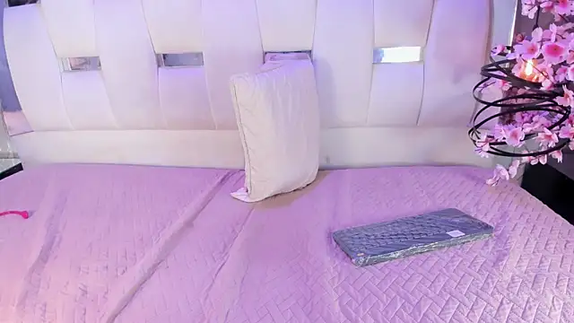 Violetbellarose1 élő XXX-chatje