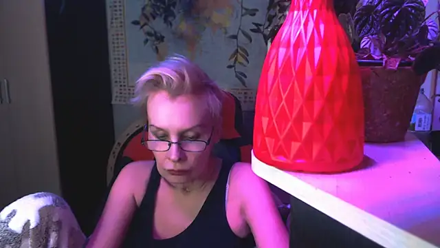 HelgaHimmell Adlı Modelin Canlı XXX Sohbeti