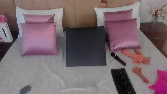 LizBrook Show in webcam