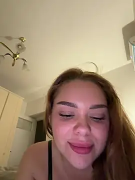 Kitty2490 Adlı Modelin Canlı XXX Sohbeti