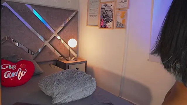 Naomi-Gray Adlı Modelin Canlı XXX Sohbeti