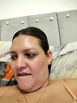 Mia_Hampton Adlı Modelin Canlı XXX Sohbeti