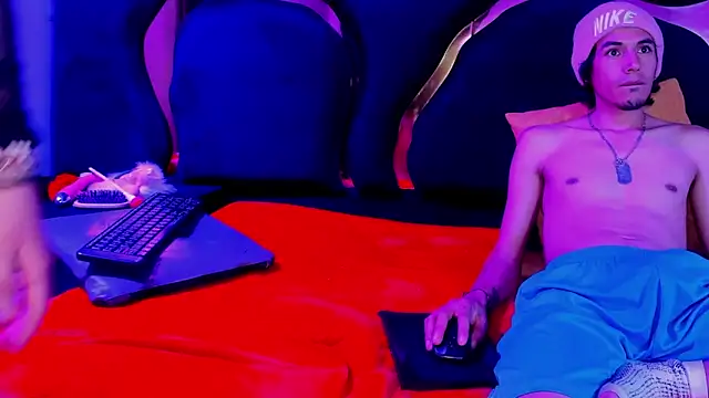 KikyoAndDrey's Live XXX Chat