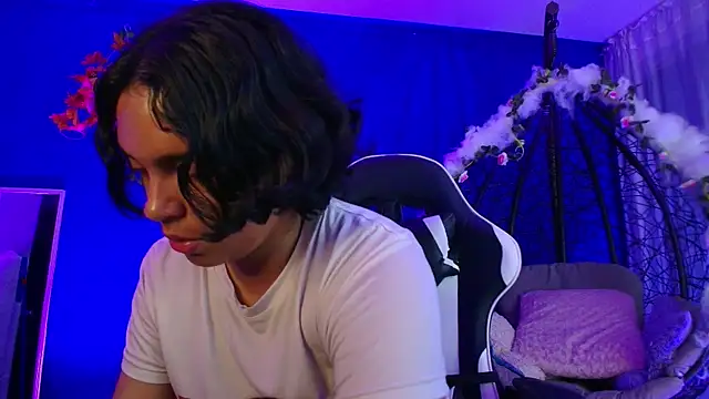 Emmapark_ লাইভ XXX চ্যাট