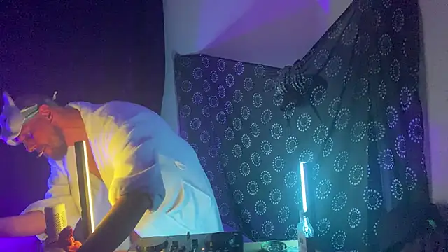 Guyst049 网络视讯表演