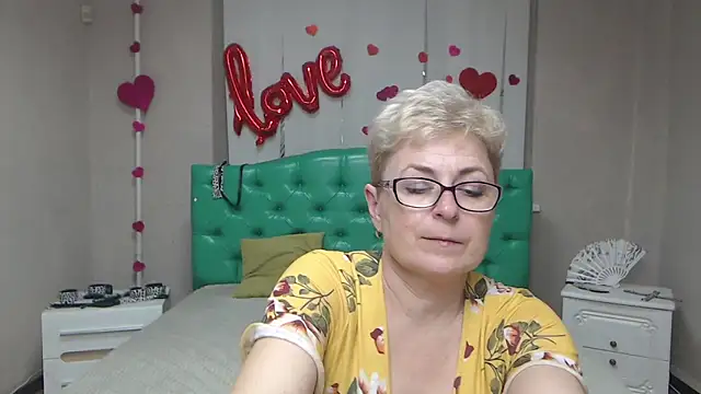 EmiliaGree: онлайн-секс-чат