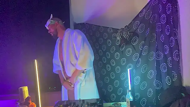 Guyst049 Webcam-Show