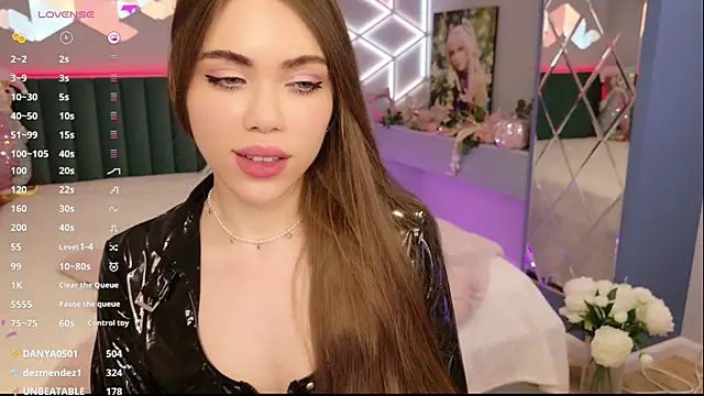 MimiForce élő XXX-chatje