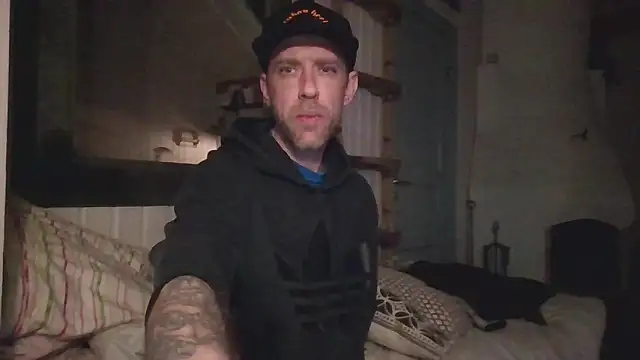 Stock-Holmes Live XXX Chat