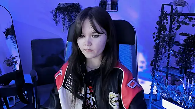 Elainebeness élő XXX-chatje