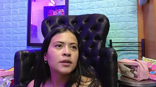 LITTLE-NESSA Live XXX-Chat