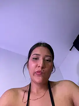 Chatroom XXX en direct de IsabellaJoness_