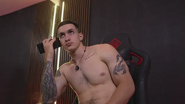 JacksonOlsenn: онлайн-секс-чат