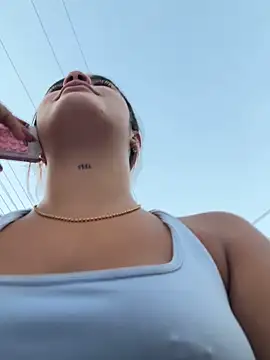 Kaily_Sweet16 Adlı Modelin Canlı XXX Sohbeti