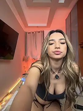 ItalianGirl live XXX chat