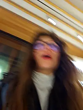 mmm-Virginia 在線直播表演