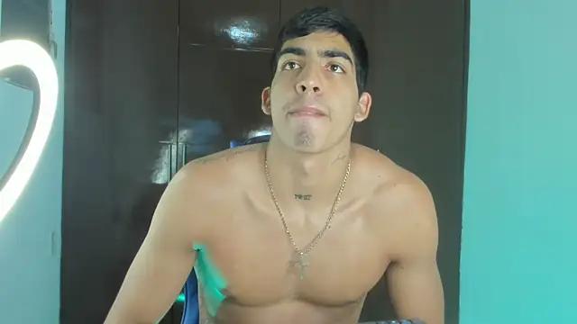 Milo_LatinBoy live XXX chat