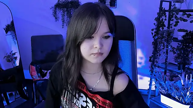 Elainebeness Adlı Modelin Canlı XXX Sohbeti