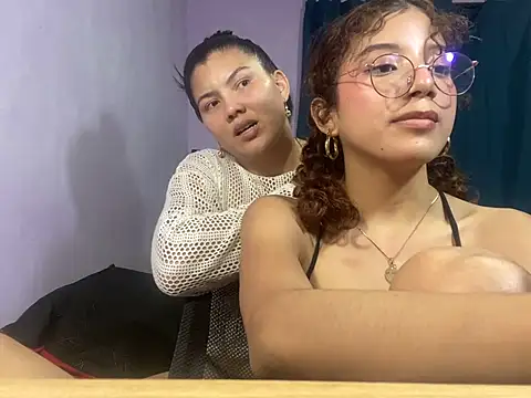 Violetta96 Adlı Modelin Canlı XXX Sohbeti