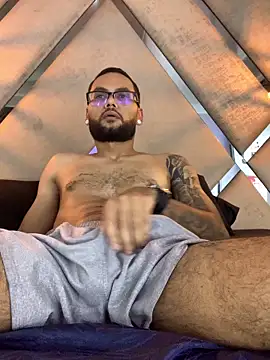 Show modela KyleJoss30 na web-kameri