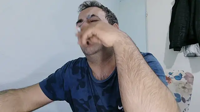 XXX chat uživo modela mio_jaks