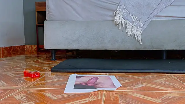 Czat XXX na żywo – RiriiBrunette__