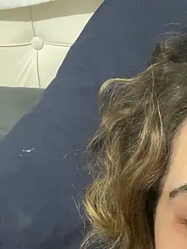 isadora437 Adlı Modelin Canlı XXX Sohbeti