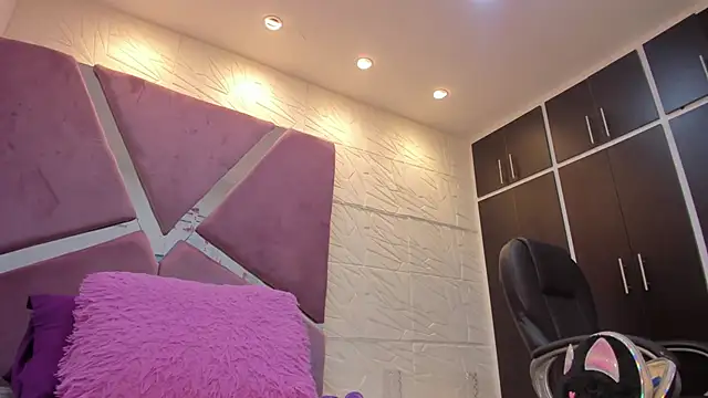 Charlotte_Ice1's Live XXX Chat