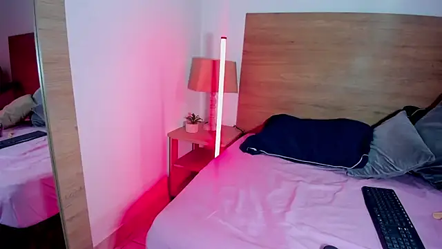 keniaHiltonn Live XXX chat